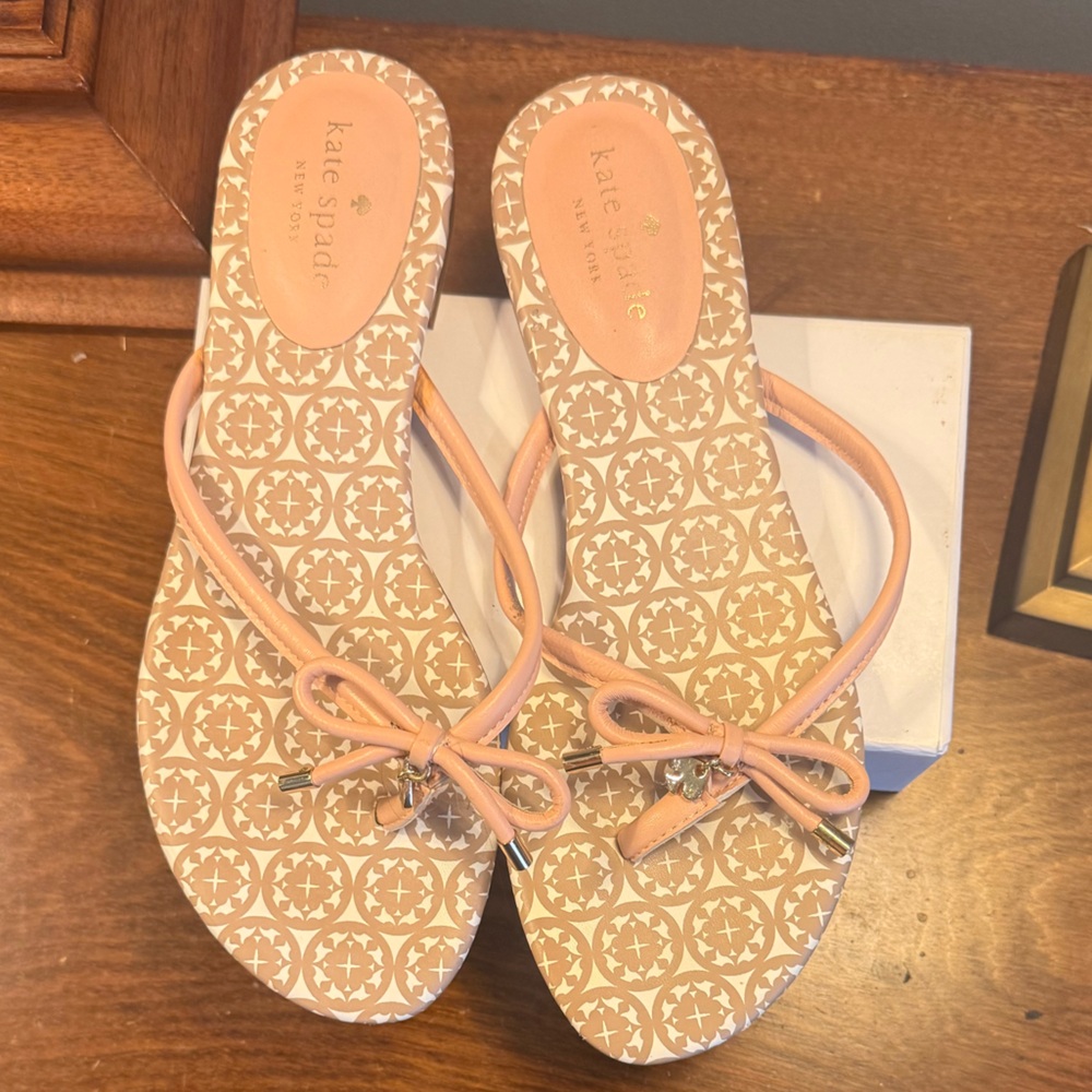 Kate Spade New York Mistic Bow Flat Thong Pale Pink Leather Sandal Size 8 - Picture 4 of 12